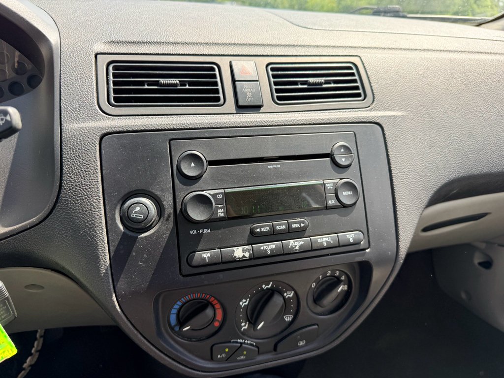 Used 2006 Infra-Red Clearcoat Ford SE image 27