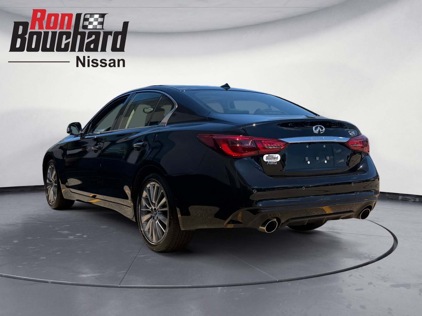 Used 2023 Black Obsidian INFINITI LUXE image 4