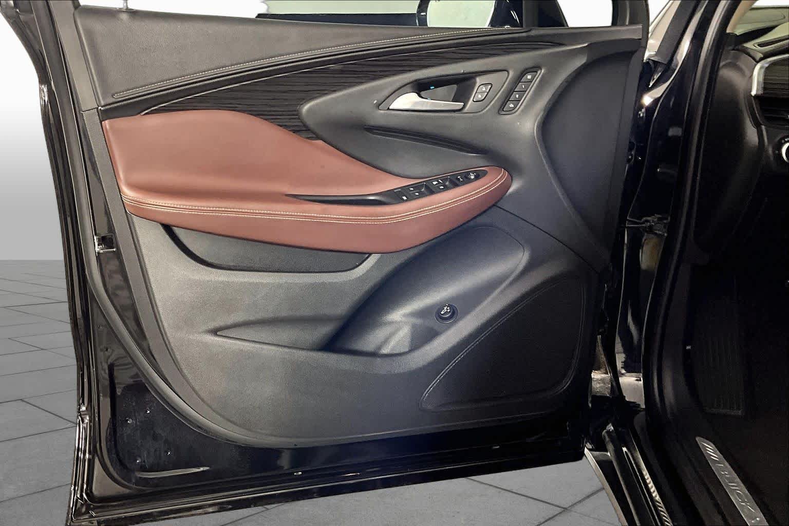 Used 2017 EBONY TWILIGHT METALLIC Buick Essence image 20