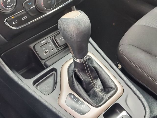 Used 2016 Silver Jeep Latitude image 18