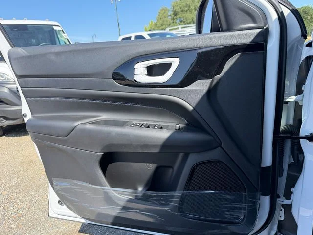 New 2026 Bright White Clearcoat Jeep Latitude image 13