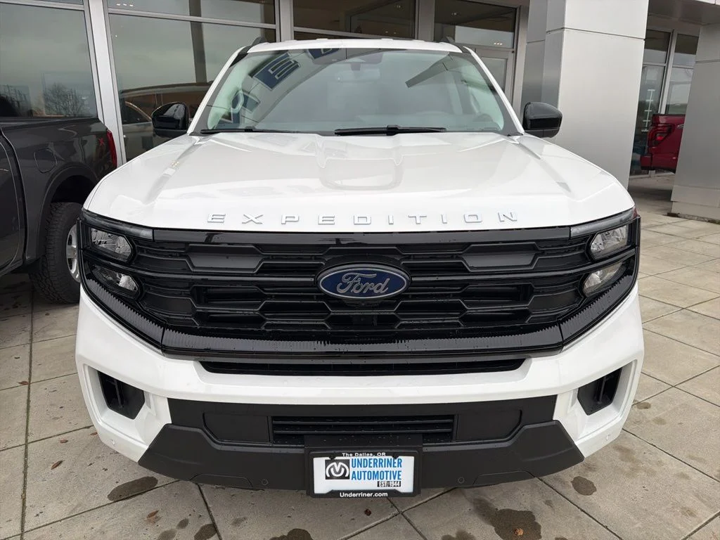 New 2025 Star White Metallic Tri-Coat Ford Active image 2
