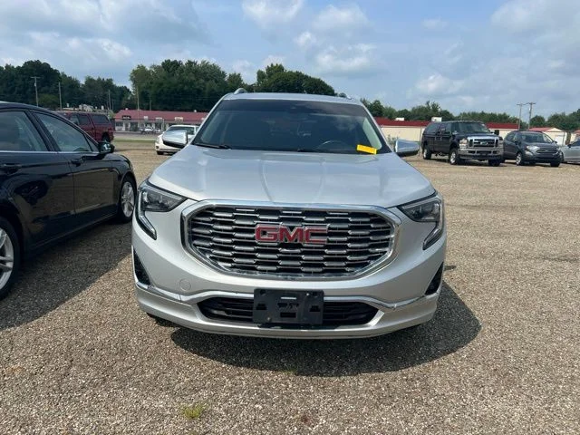 Used 2019 Silver GMC Denali image 2
