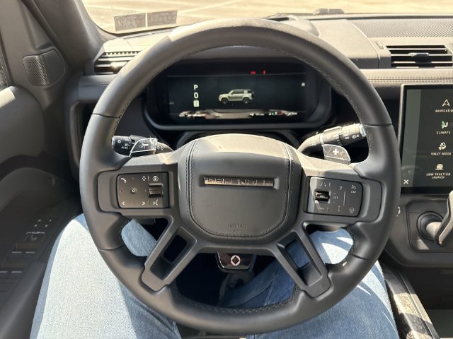 2026 Land Rover Defender OCTA Black - Photo 13