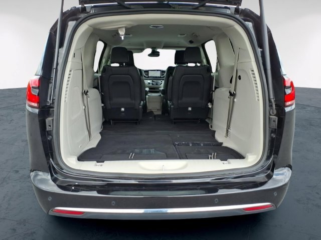 Used 2024 Black Chrysler Touring L image 11