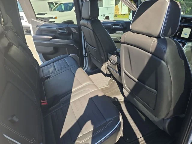 Used 2025 White GMC AT4X image 12