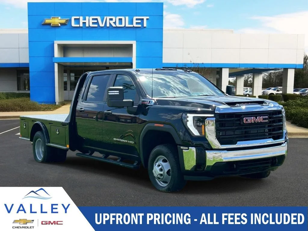 2026 GMC Sierra 4WD Crew Cab Chassis Pro's photo