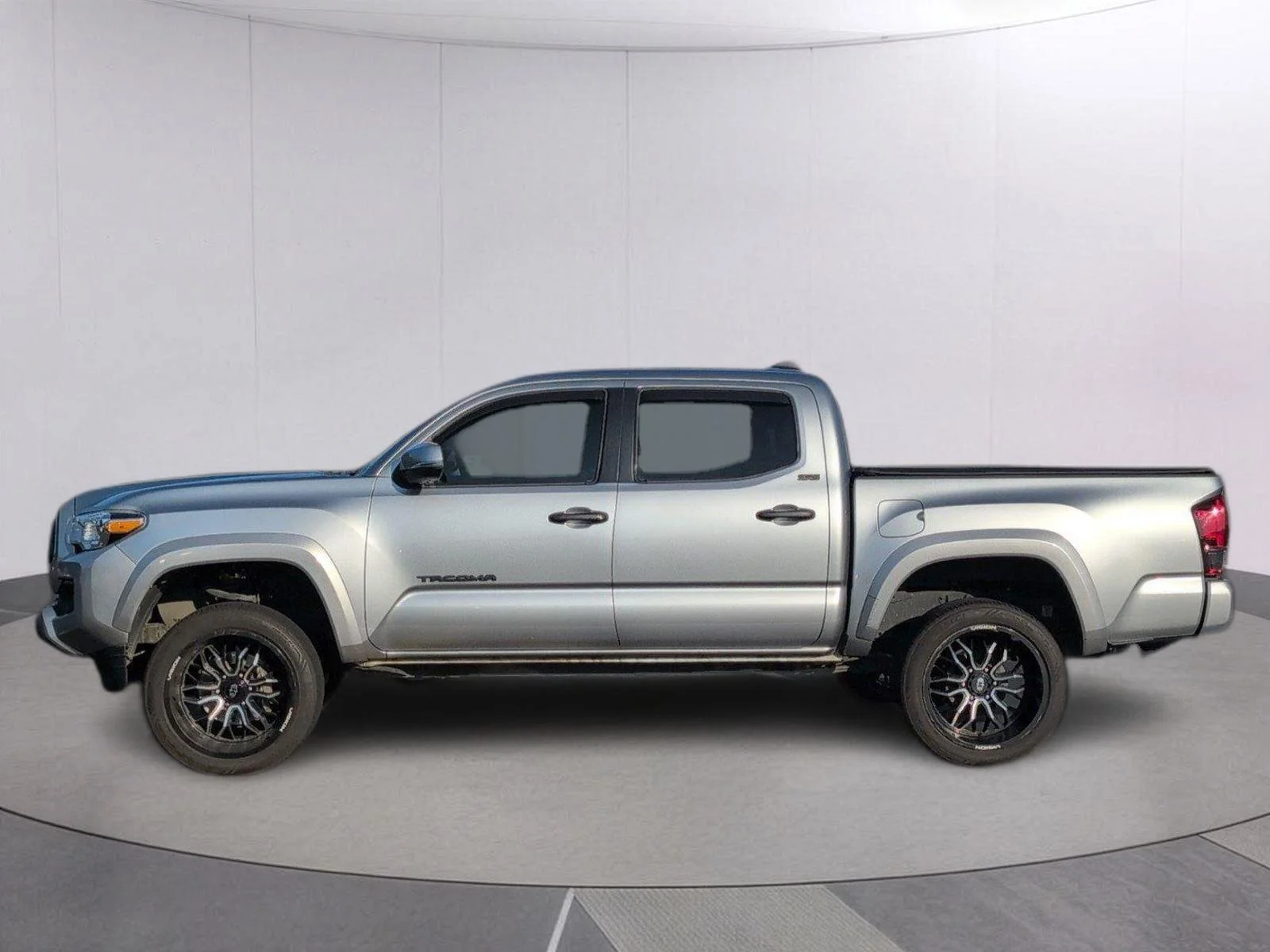 Used 2022 Celestial Silver Metallic Toyota SR5 V6 image 2