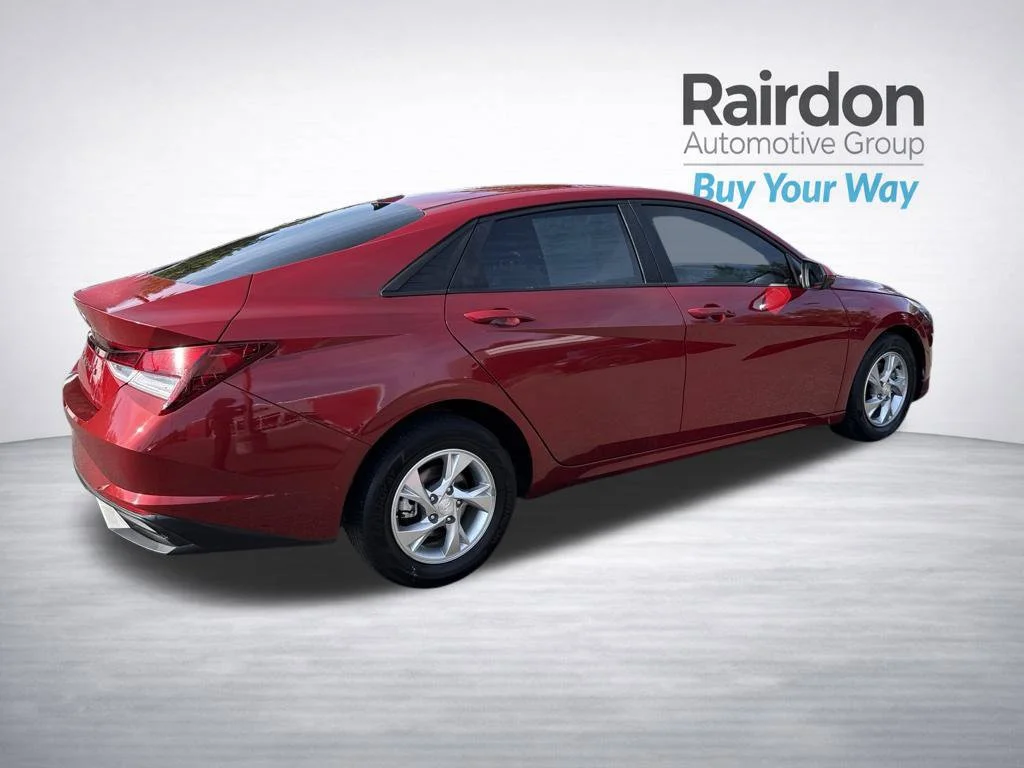 Used 2022 Scarlet Red Pearl Hyundai SE image 7