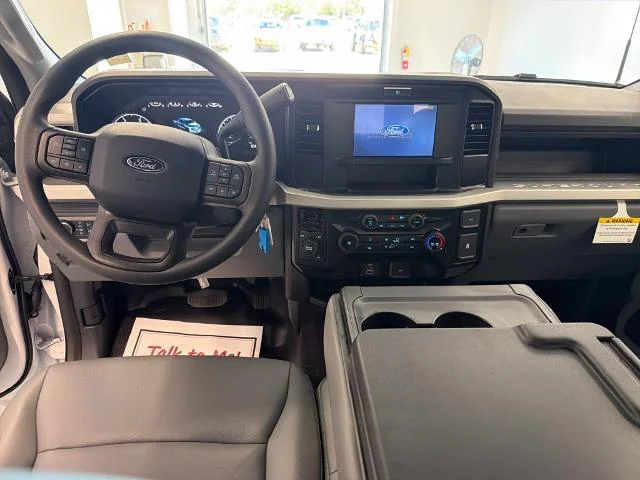 New 2027 Oxford White Ford F-550® XL image 35