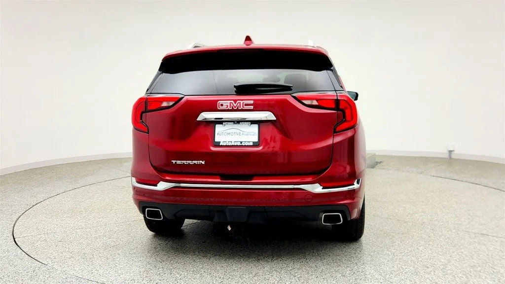 Used 2020 Red Quartz Tintcoat GMC FWD 4dr Denali w/ Premium Package & Skyscape Sunroof image 6