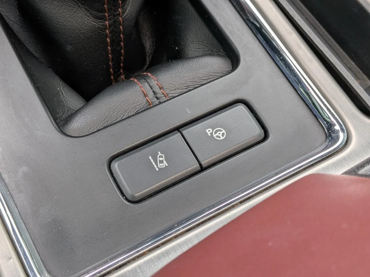 Used 2019 White Ford Platinum image 28