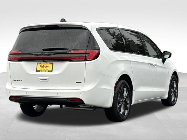 New 2026 Bright White Clear-Coat Exterior Paint Chrysler Select image 6