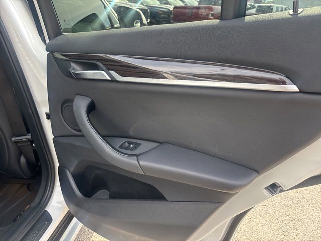 Used 2018 Alpine White BMW xDrive28i image 11