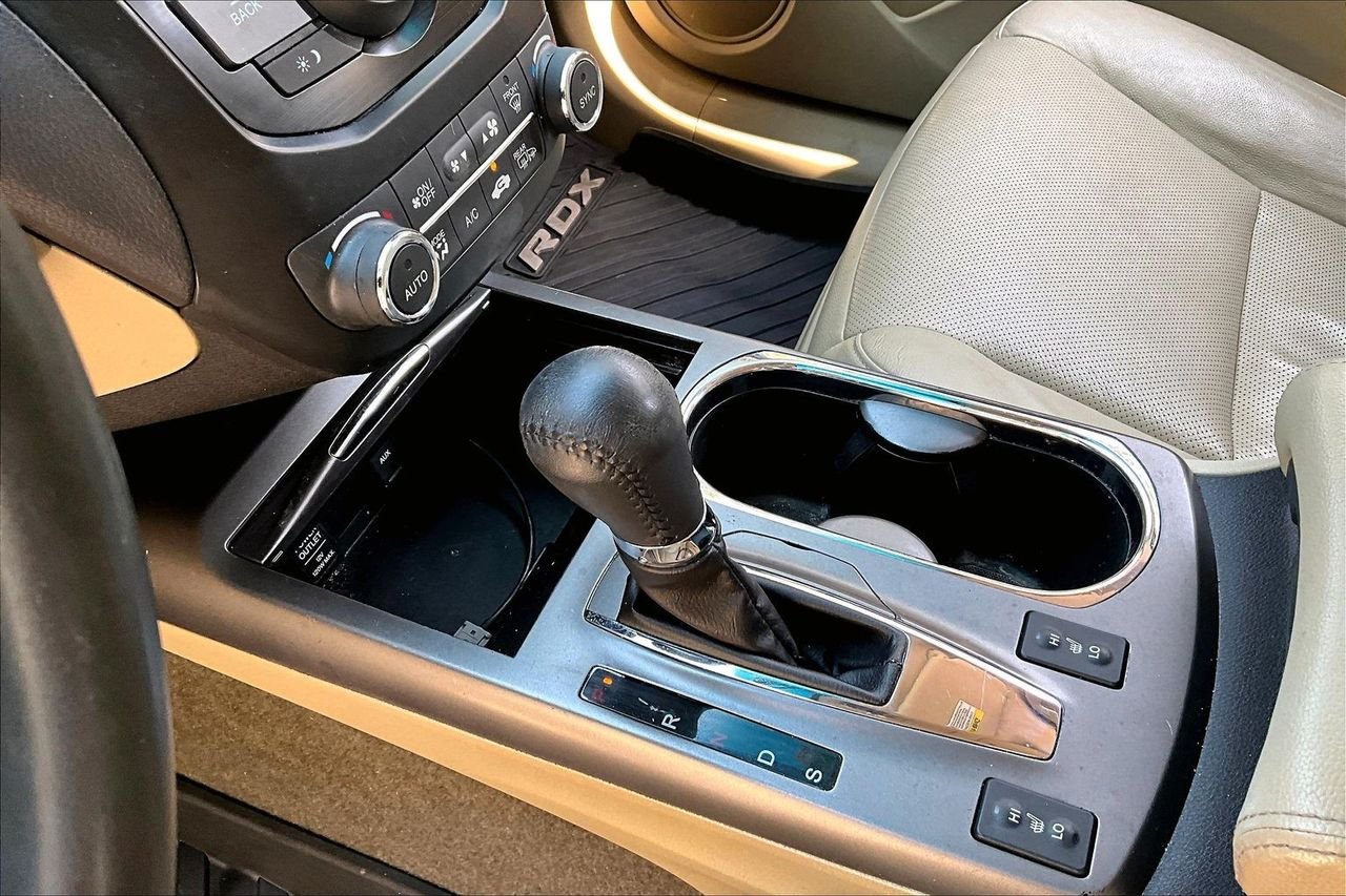 Used 2015  Acura Base image 15
