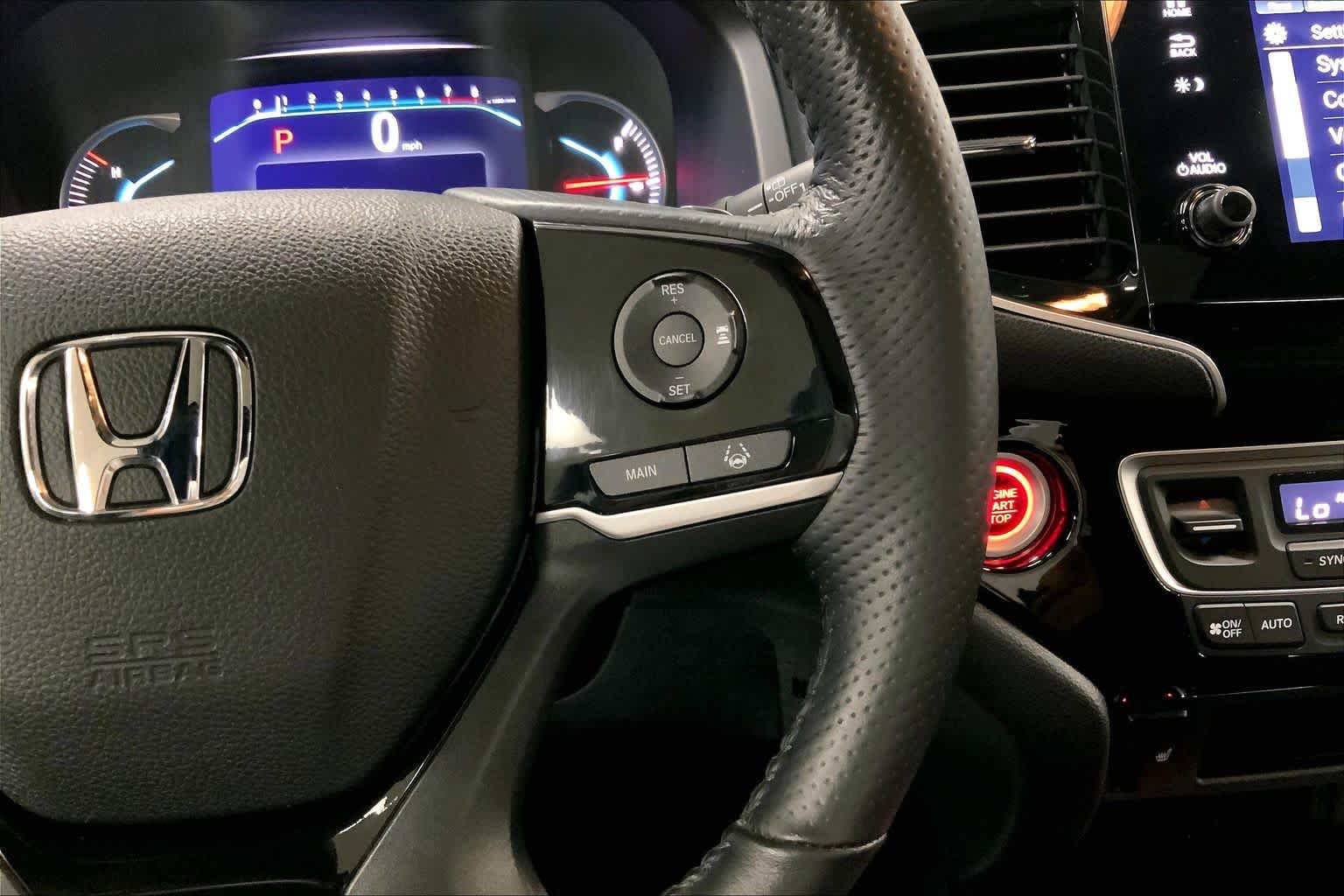 Used 2019 Lunar Silver Metallic Honda Touring image 25
