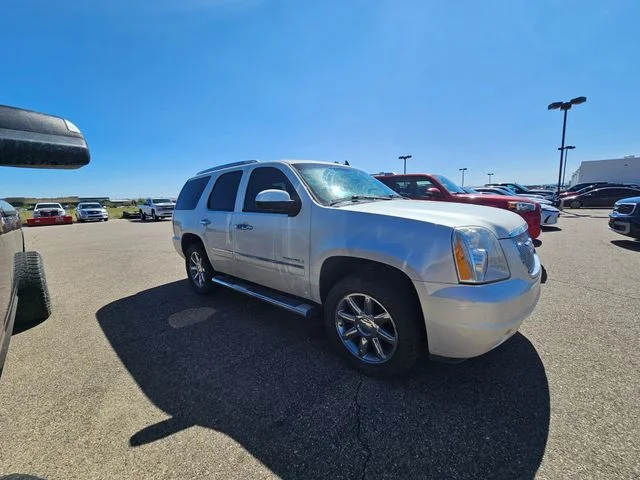 Used 2014 White Diamond Clearcoat GMC Denali image 4