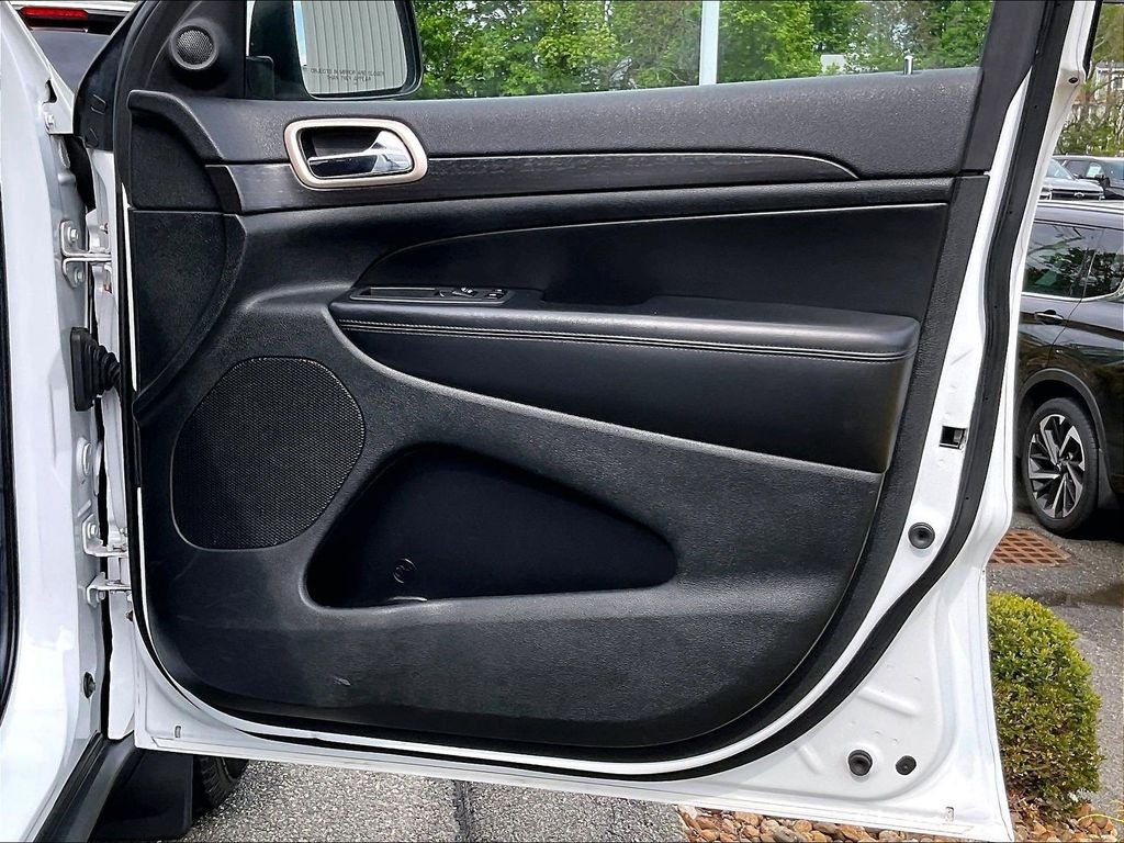 Used 2014 White/off-white Jeep Laredo image 12