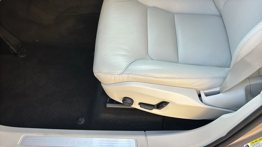 Certified Used 2024  Volvo B5 Core image 25