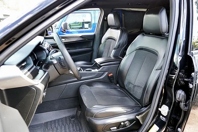 Used 2023 Black Jeep Altitude X image 14