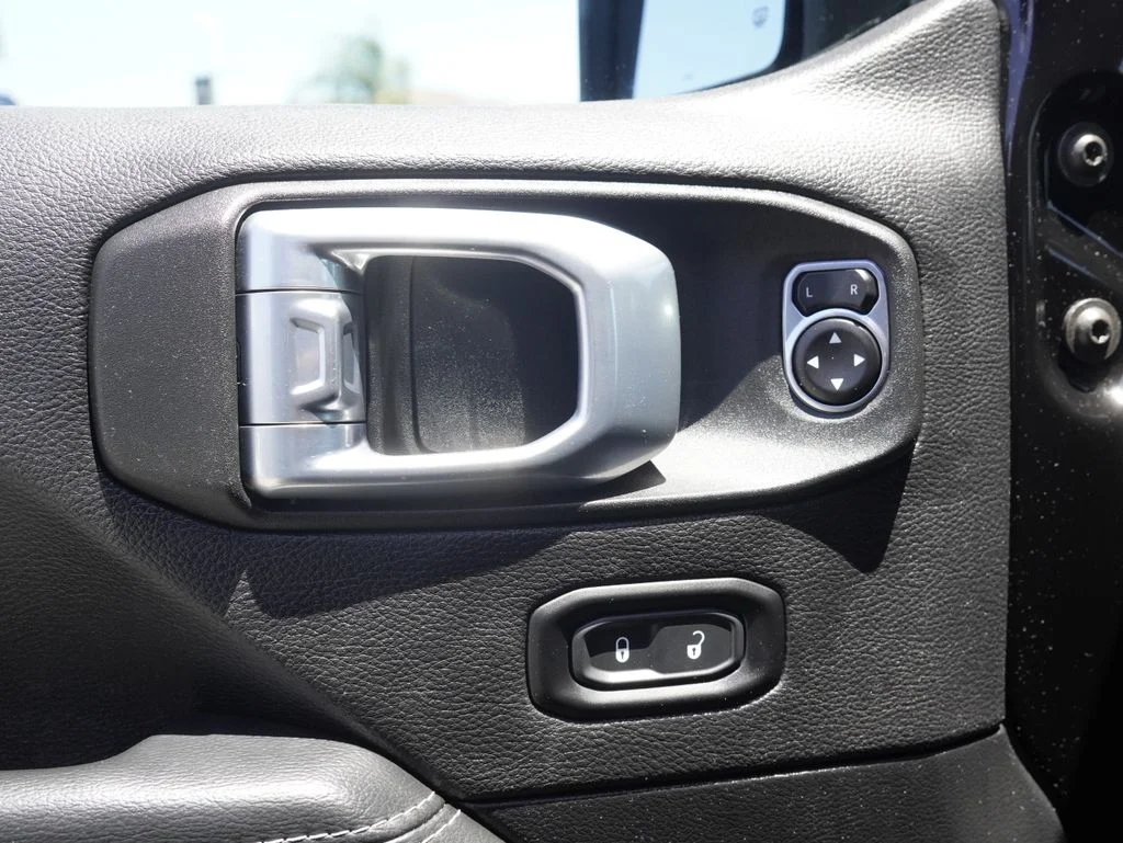 Certified Used 2021 Black Jeep Overland image 10