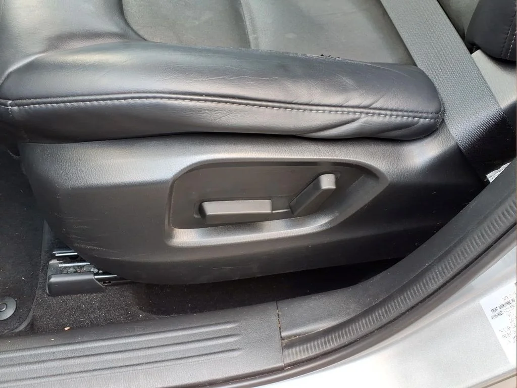 Used 2018 Silver Mazda Touring image 19