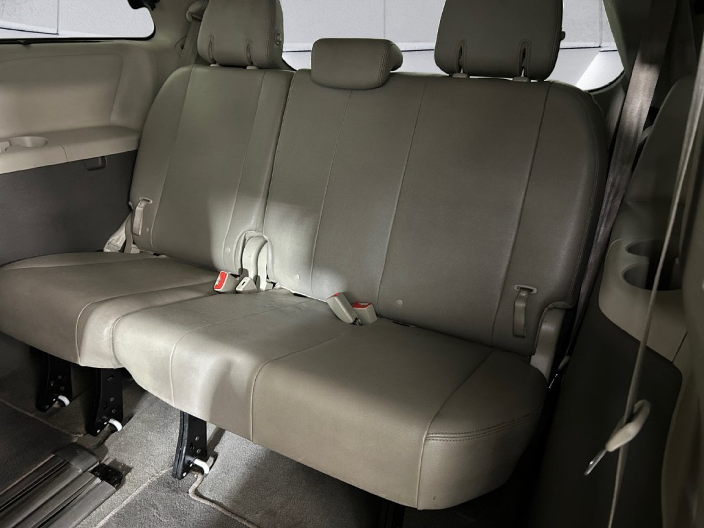 Used 2020 White Toyota XLE image 18