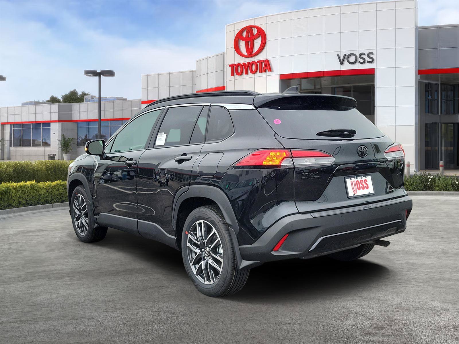 2026 Toyota Corolla Cross XLE, photo 2 of 12