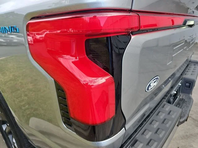 Used 2025 Silver Ford Lariat image 33