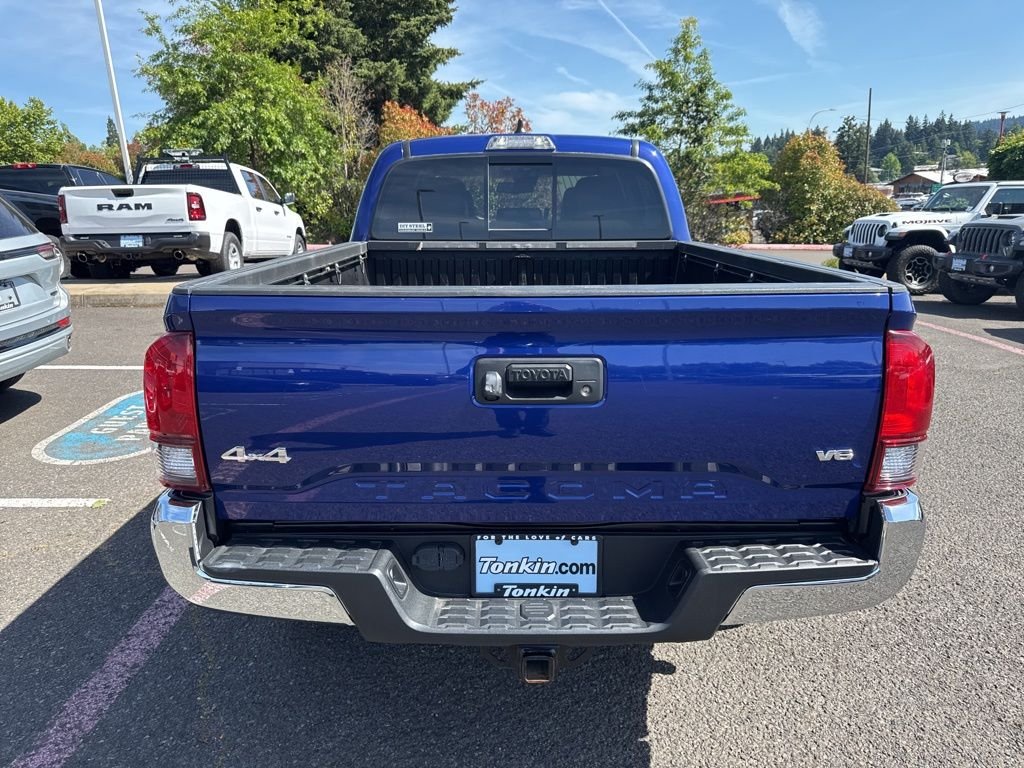 Used 2022 Blue Crush Metallic Toyota SR5 image 11