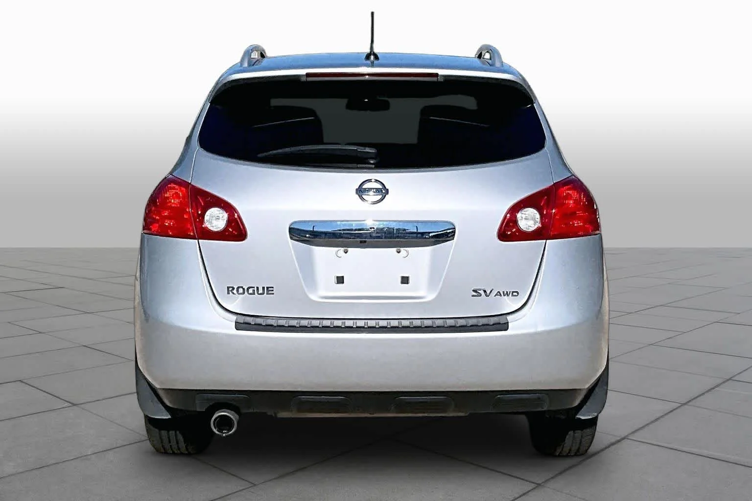 Used 2013 Brilliant Silver Nissan SV image 5