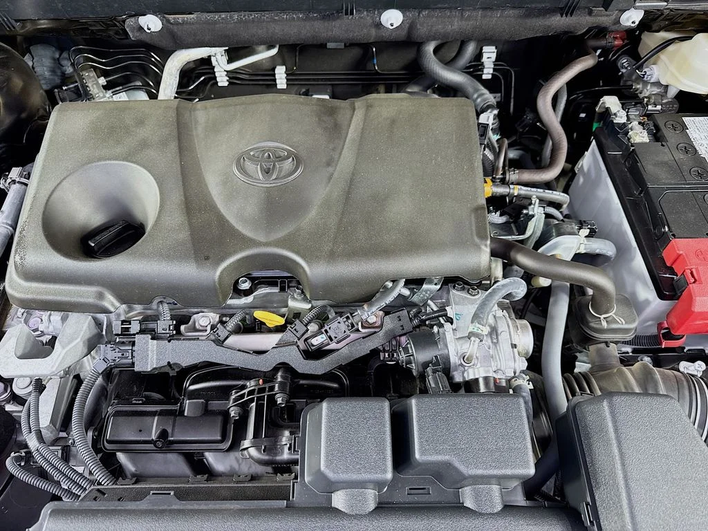 Used 2025  Toyota XLE image 38
