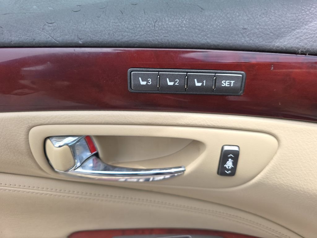 Used 2008  Lexus 460 image 16