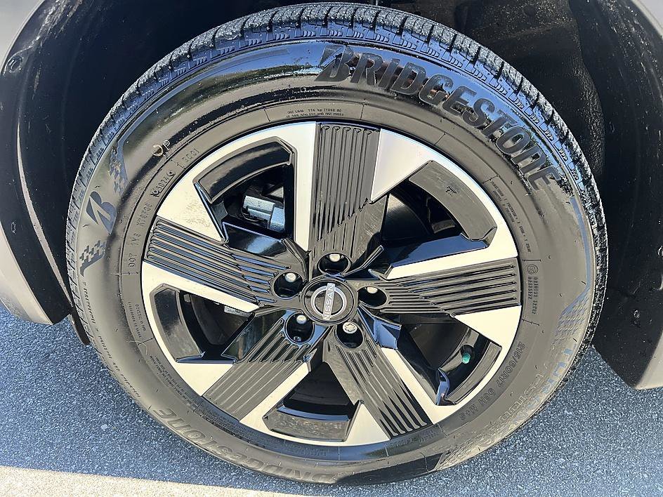 Used 2025 Gun Metallic Nissan SV image 9