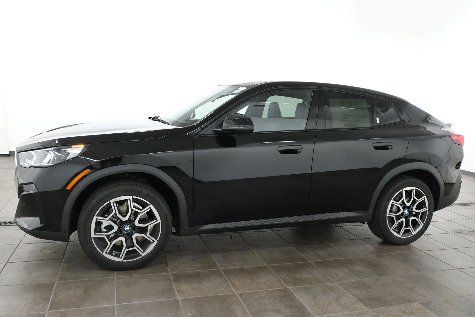 New 2026 Jet Black BMW xDrive28i image 2