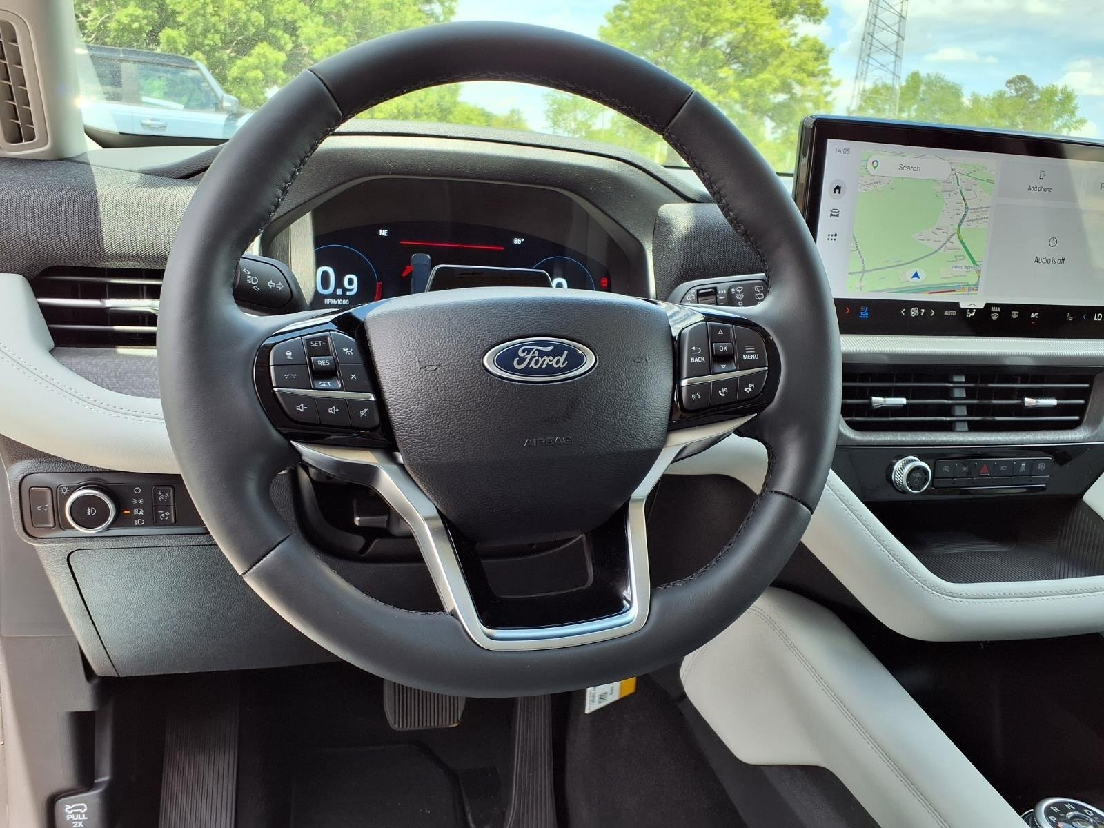 New 2026 Star White Metallic Tri-Coat Ford Platinum™ image 19