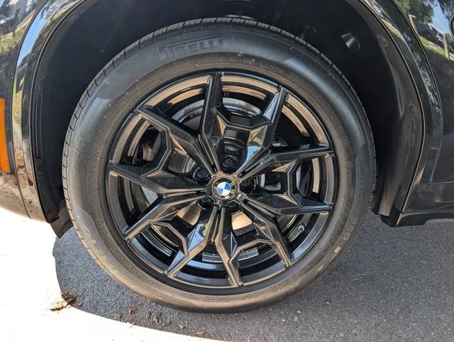 Used 2024 Black Sapphire Metallic BMW xDrive30i image 7