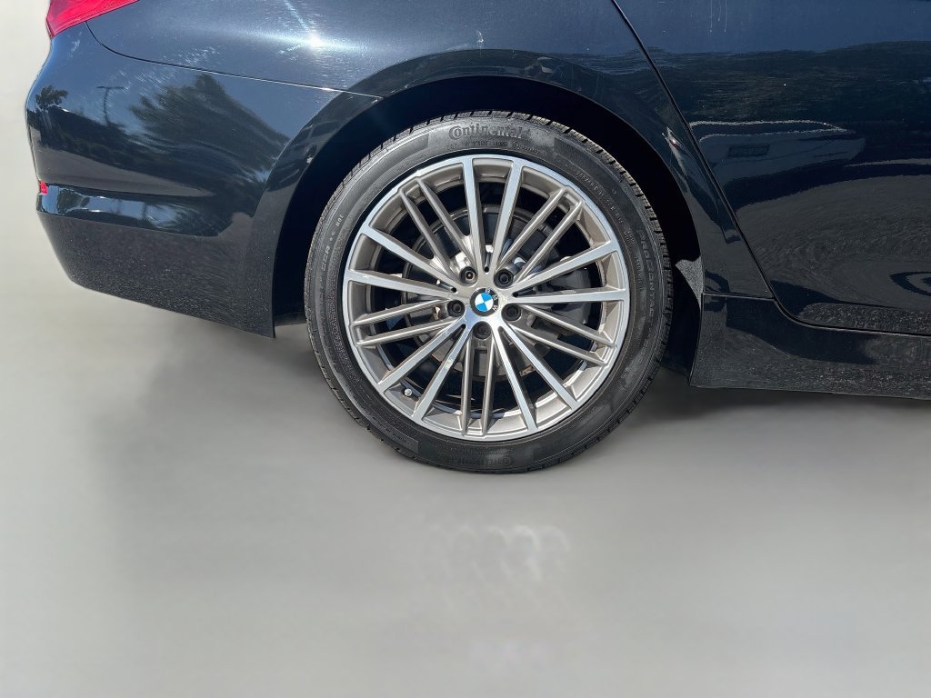 Used 2019 Black BMW 530i image 9