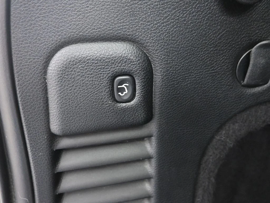 Used 2019 Gray Jeep Limited image 12