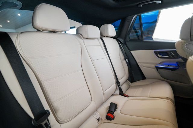 Used 2026 White Mercedes-Benz GLC 300 image 32