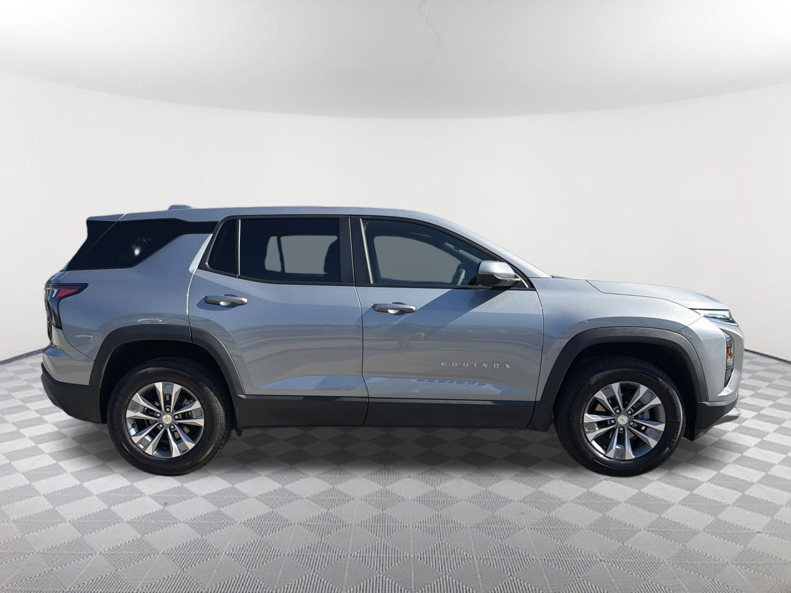 Used 2025 Sterling Gray Metallic Chevrolet LT image 18