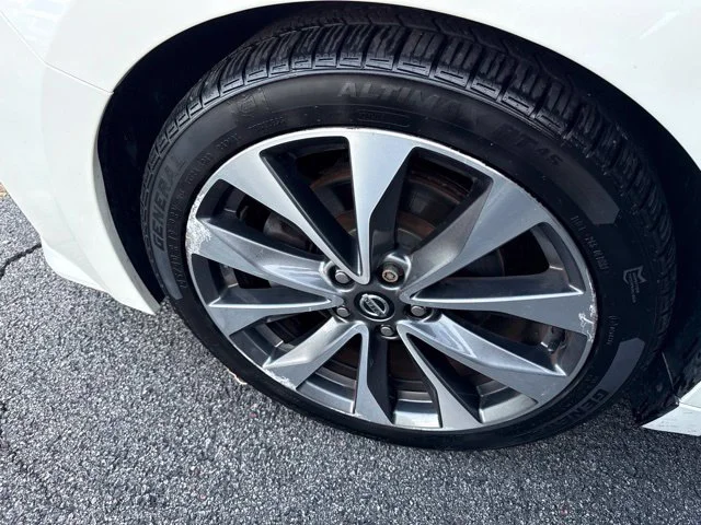 Used 2020 White Nissan Platinum image 6