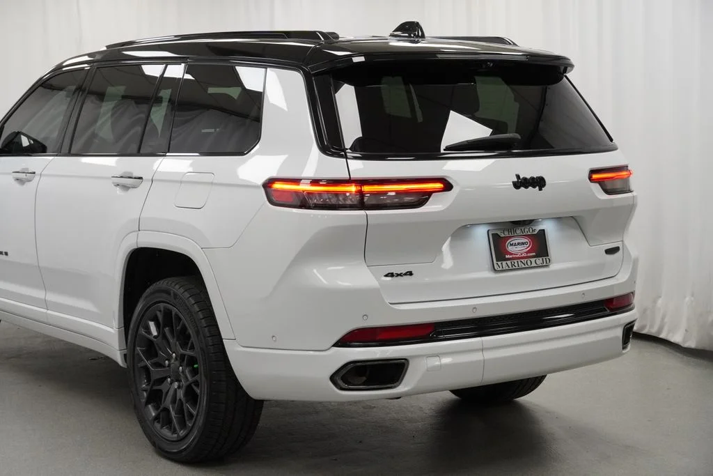 Certified Used 2025 White Jeep Summit Reserve image 13