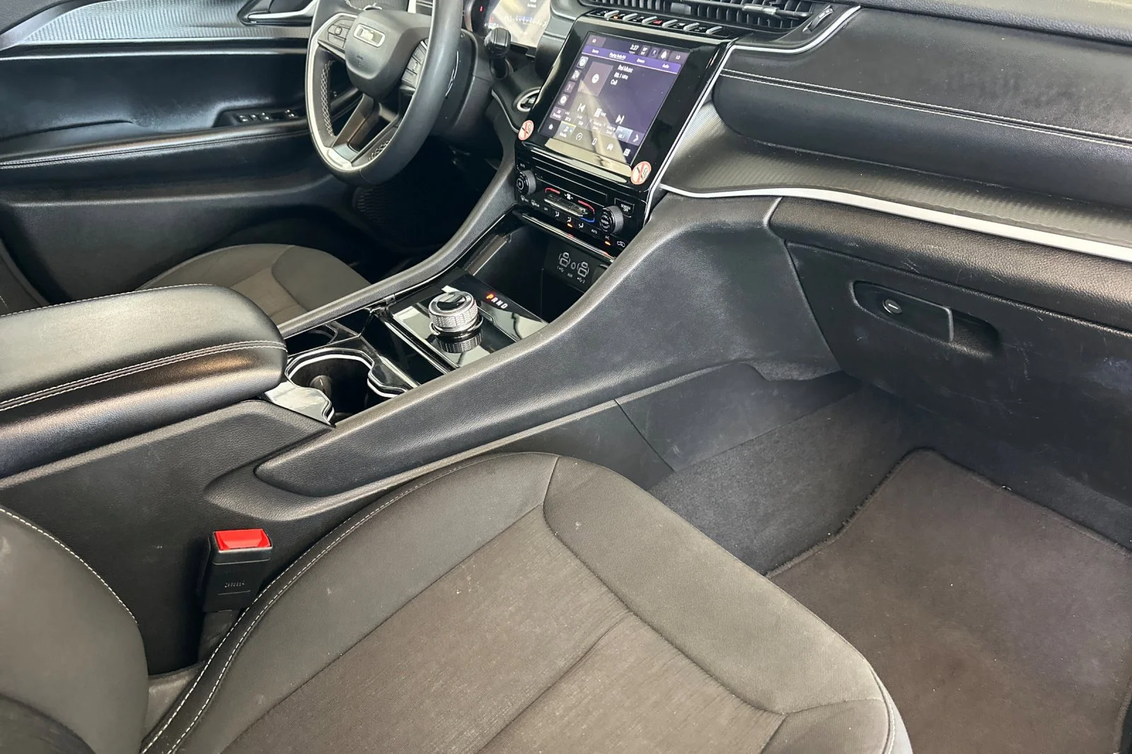 Used 2023 Bright White Clearcoat Jeep Laredo image 17