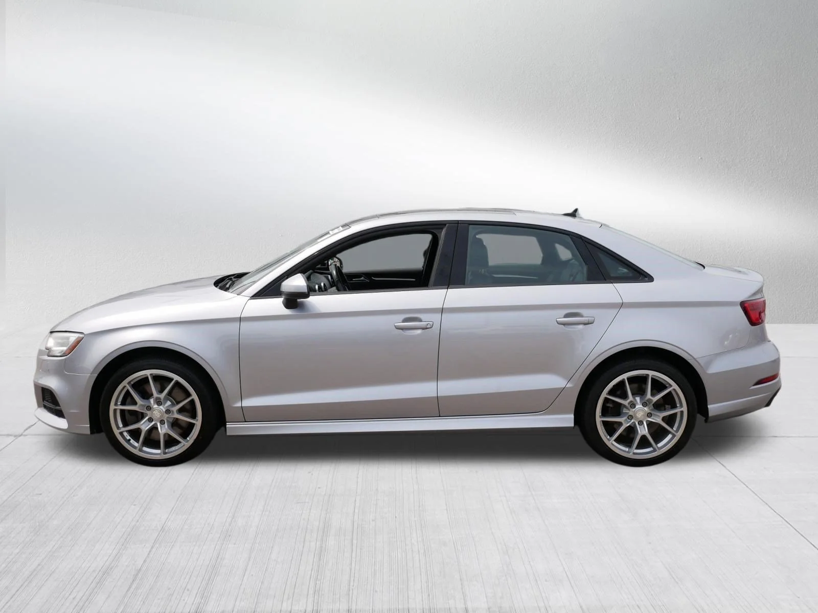 Used 2020 Silver Audi S line Premium image 4