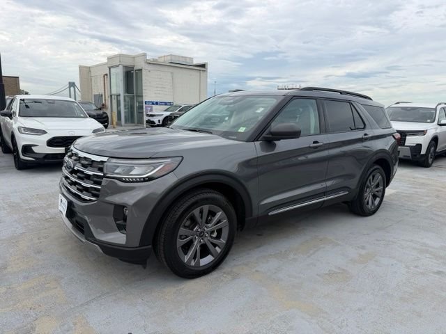 Used 2025 Gray Ford Active image 3