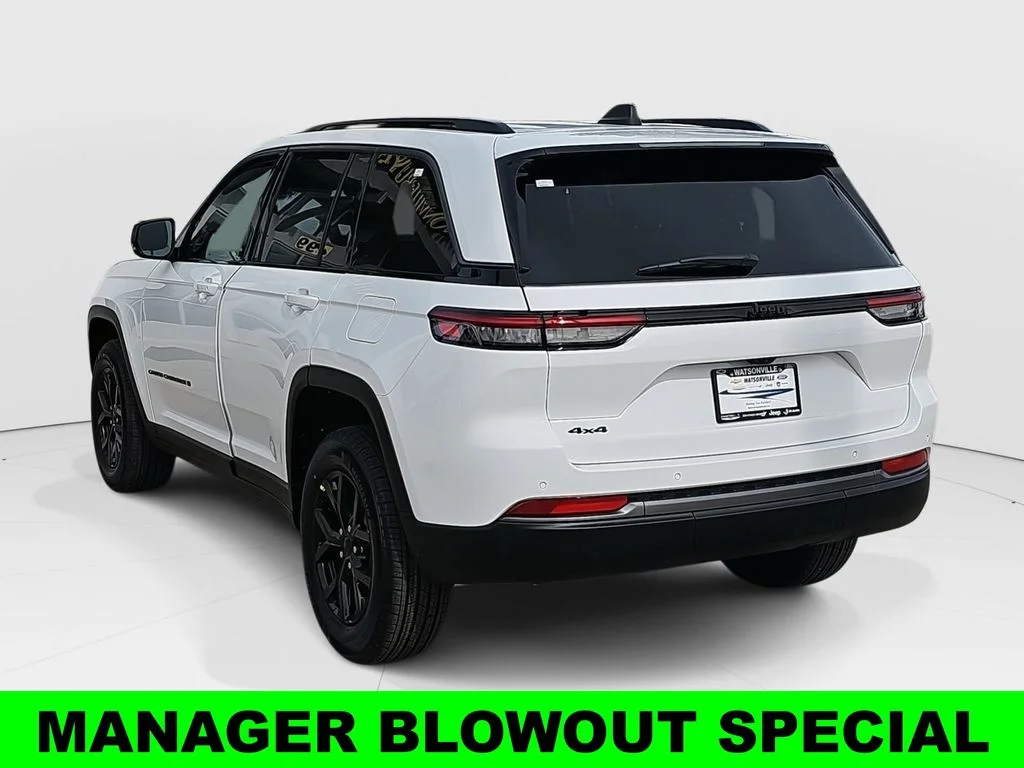 New 2026 Bright White Clear-Coat Exterior Paint Jeep Altitude image 5