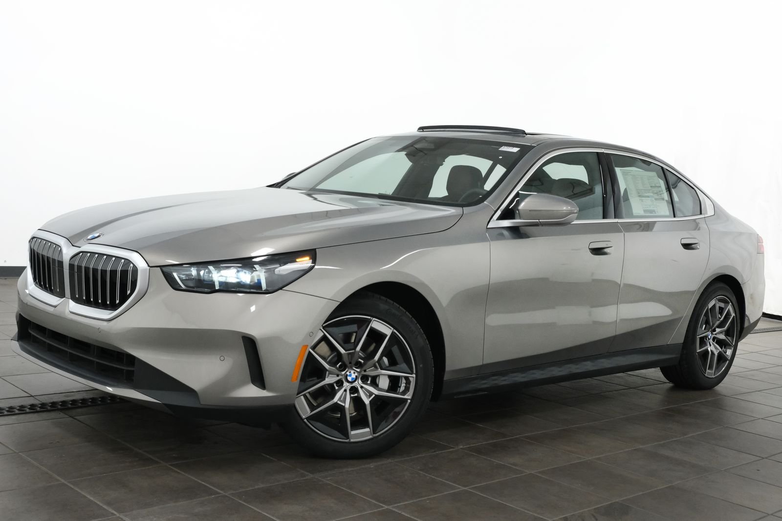 New 2027 Oxide Grey Metallic BMW 530i xDrive image 1