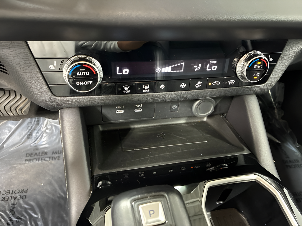 Used 2025  Mitsubishi SE image 15
