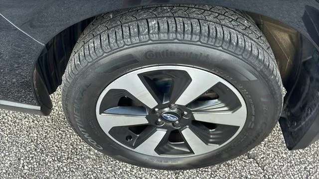 Used 2017 Black Subaru 2.5i Premium image 32